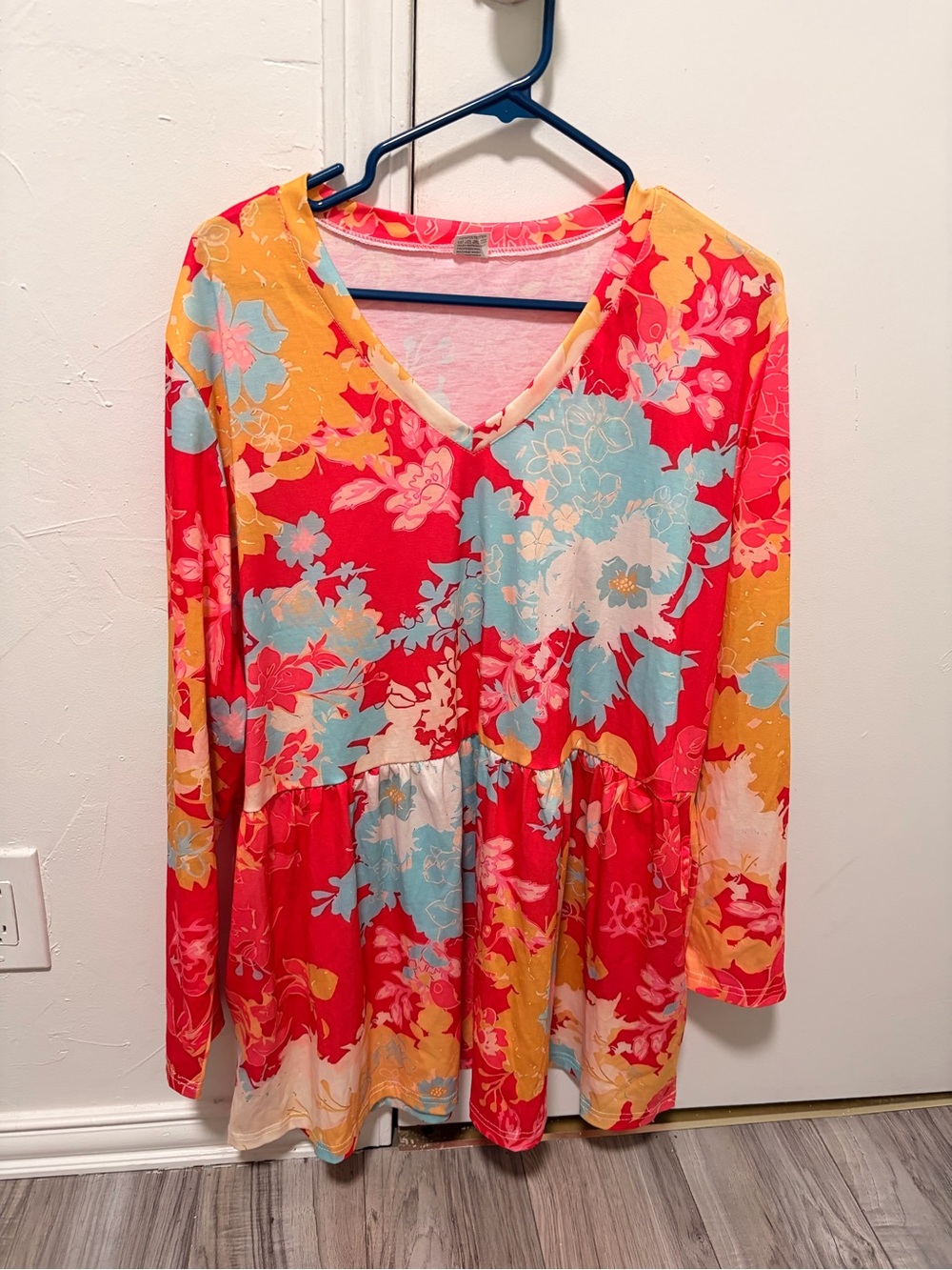 Womens Floral V-Neck Long Sleeve Top in Coral Multi